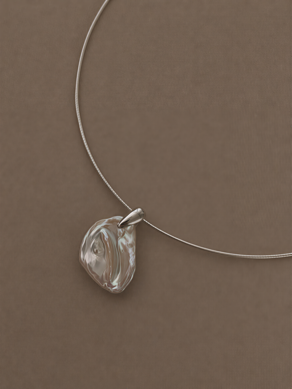 605_7 Nude Necklace